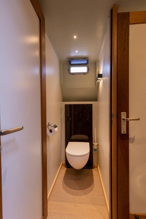 Toilette an Bord des Zweimastklippers Avontuur