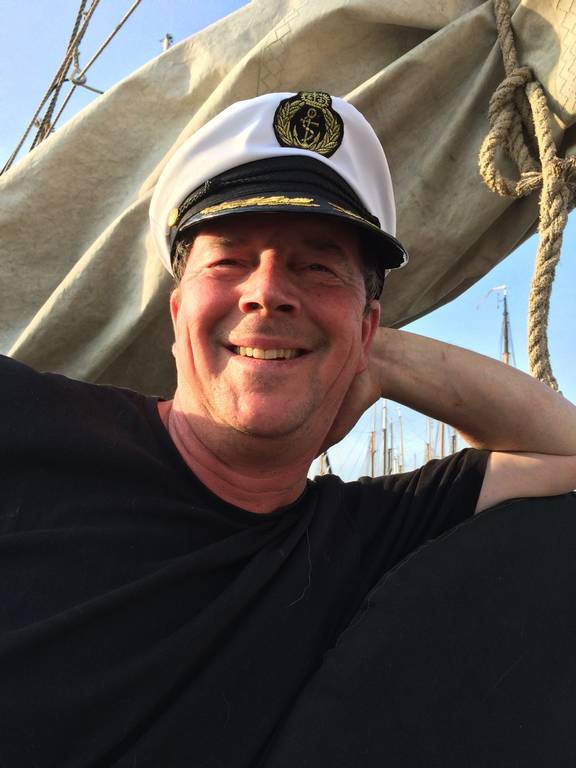 Skipper Diederik Sonneveld an Bord der Tjalk Aagtje