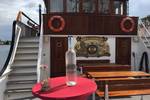 Mitteldeck der Abel Tasman mit Stehtisch und Treppen