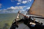 Spritzendes Wasser neben dem Deck der segelnden Albatros