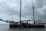 Anna Trijntje im Wattenmeer mit geborgenen Segeln