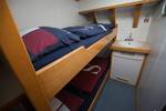 Kabine mit Etagenbett und Waschbecken auf der Avanti