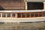 Salonboot Belle van Zuylen auf dem Wasser, von der Seite gesehen