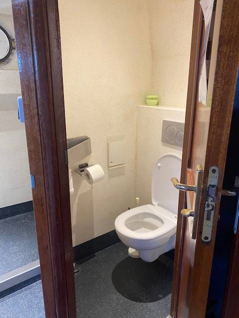 Toilette an Bord der Boekanier