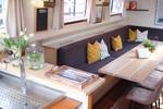 Sitzbank und Bar im Salon der De Hester
