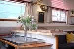 Bar mit Bierzapfhahn im Salon der De Hester