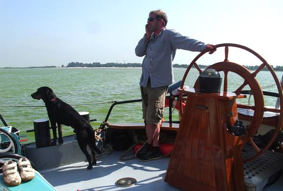 de Eendracht op het dek met uitzicht