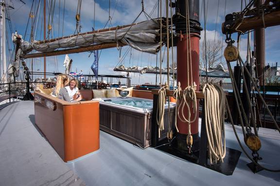 Whirlpool an Deck der Leafde fan Fryslân