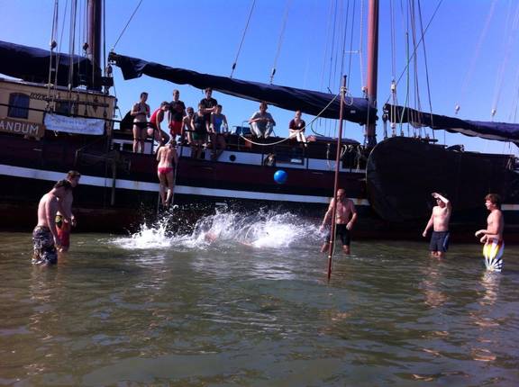 Klipper Nil Disperandum op de wadden met gasten