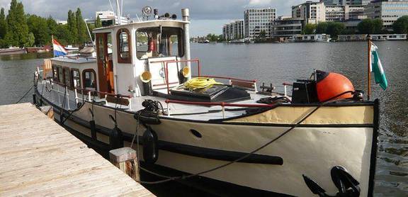 Salonboot Oude Maze am Kai festgemacht