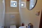 Toilette und Waschbecken an Bord der Passaat