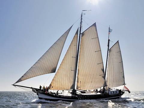 Klipper Passaat unter Segeln auf offenem Wasser