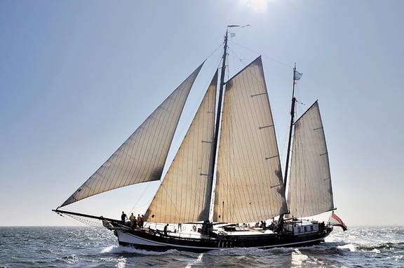 Klipper Passaat unter Segeln auf offenem Wasser