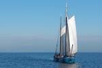 Pouwel Jonas unter Segeln, vom Bug aus gesehen