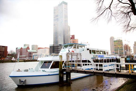 Partyschiff Smaragd 1 am Kai in Rotterdam