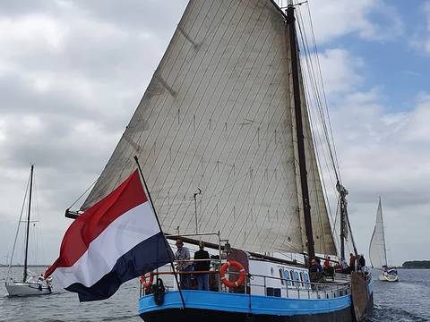 Spartivento unter Segeln, vom Heck aus gesehen