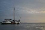 Tjalk Spes Mea beim Trockenfallen im Wattenmeer