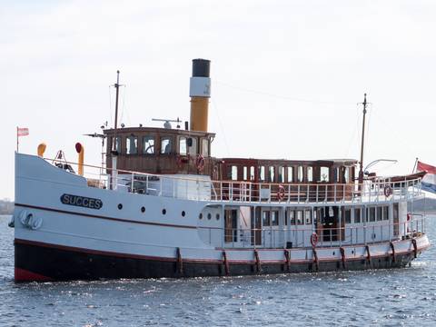 Dampfschiff Succes vom Bug aus gesehen