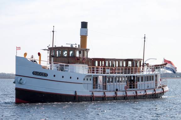 Dampfschiff Succes vom Bug aus gesehen
