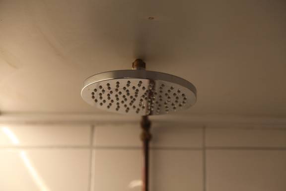 Regendusche an Bord der Vrijheid