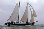Klipper Waterman unter weißen Segeln auf offenem Wasser
