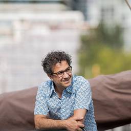 Deniz Hammudoglu, Inhaber von BootBootBoot, an Deck